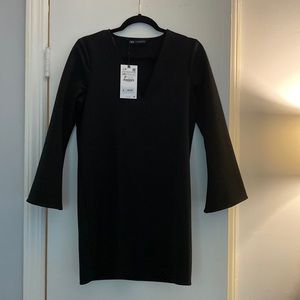 Zara long sleeve black vneck dress WITH TAGS perfect condition! Size XS
